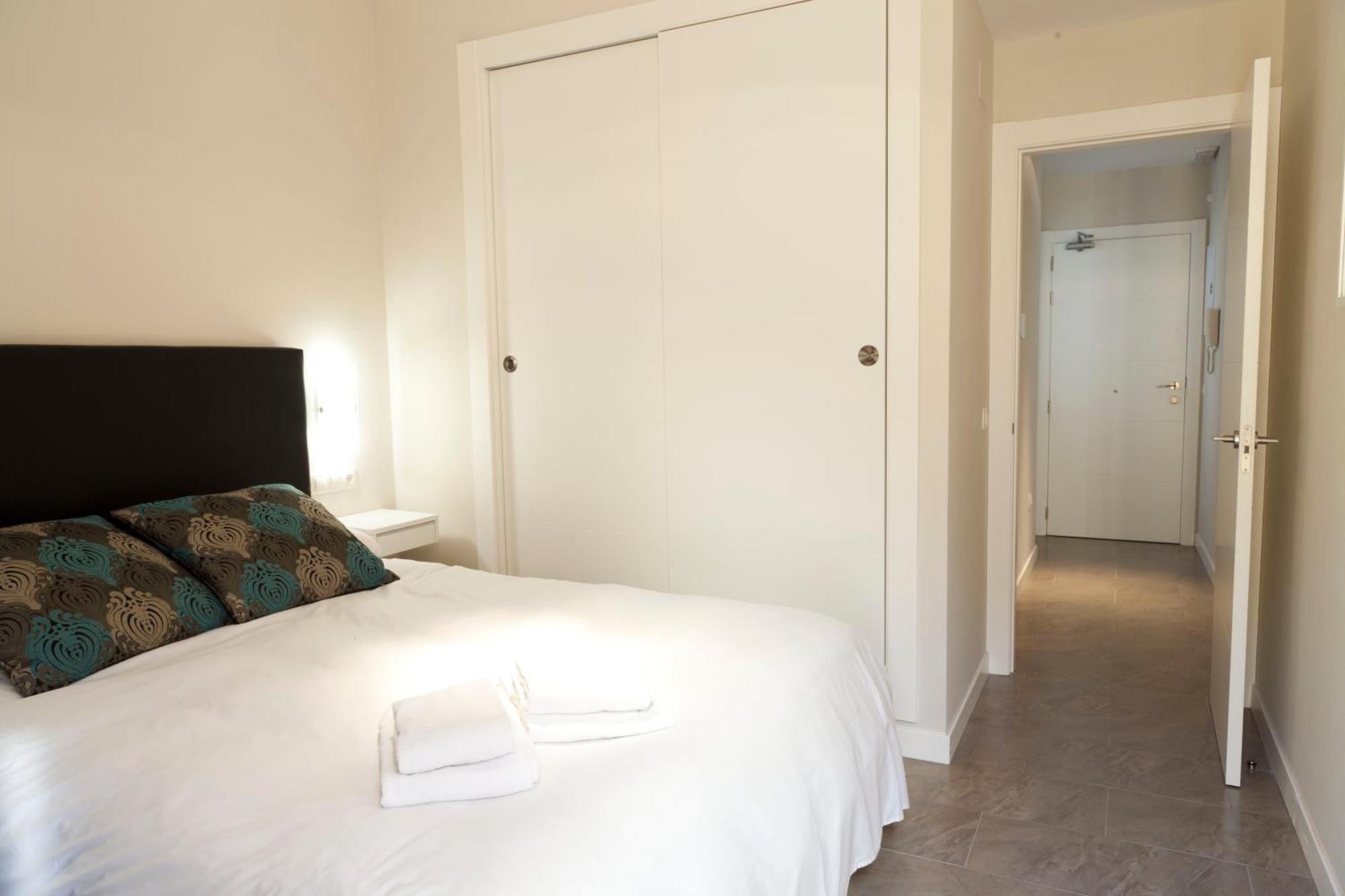 Apartamentos Pinar Malaga Centro Esterno foto