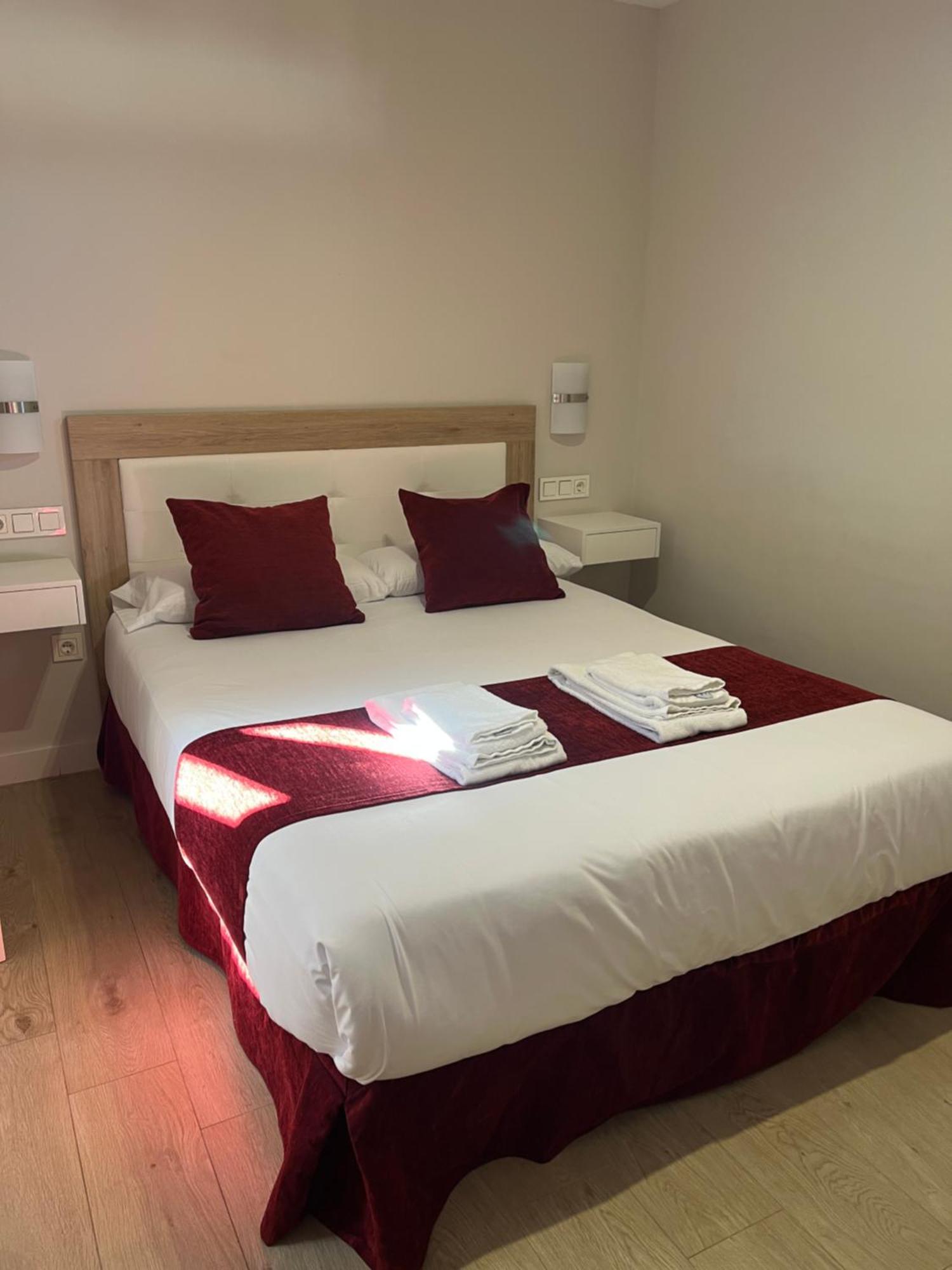 Apartamentos Pinar Malaga Centro Esterno foto