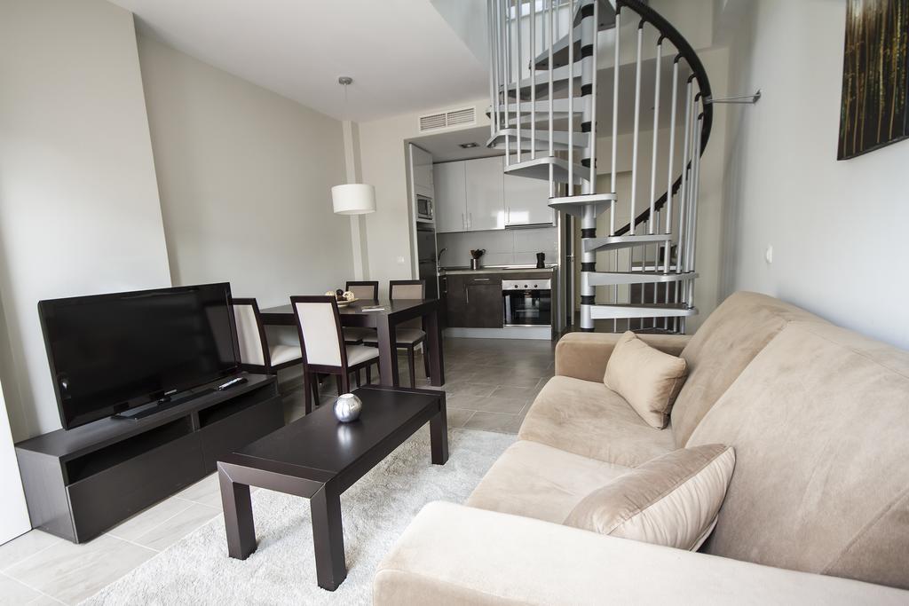 Apartamentos Pinar Malaga Centro Esterno foto