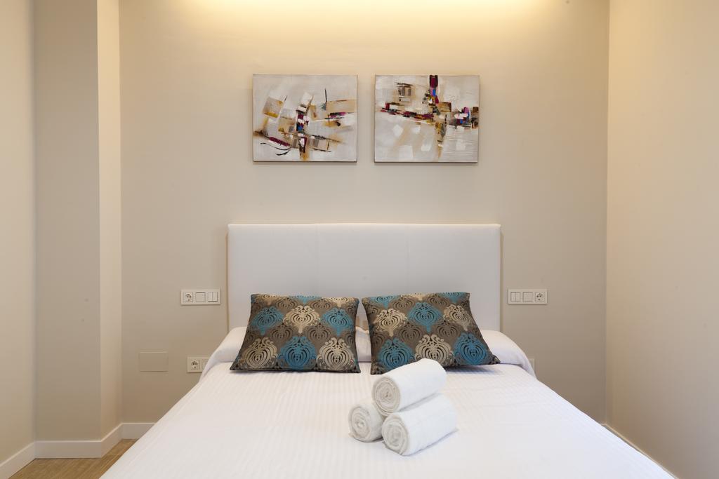 Apartamentos Pinar Malaga Centro Esterno foto