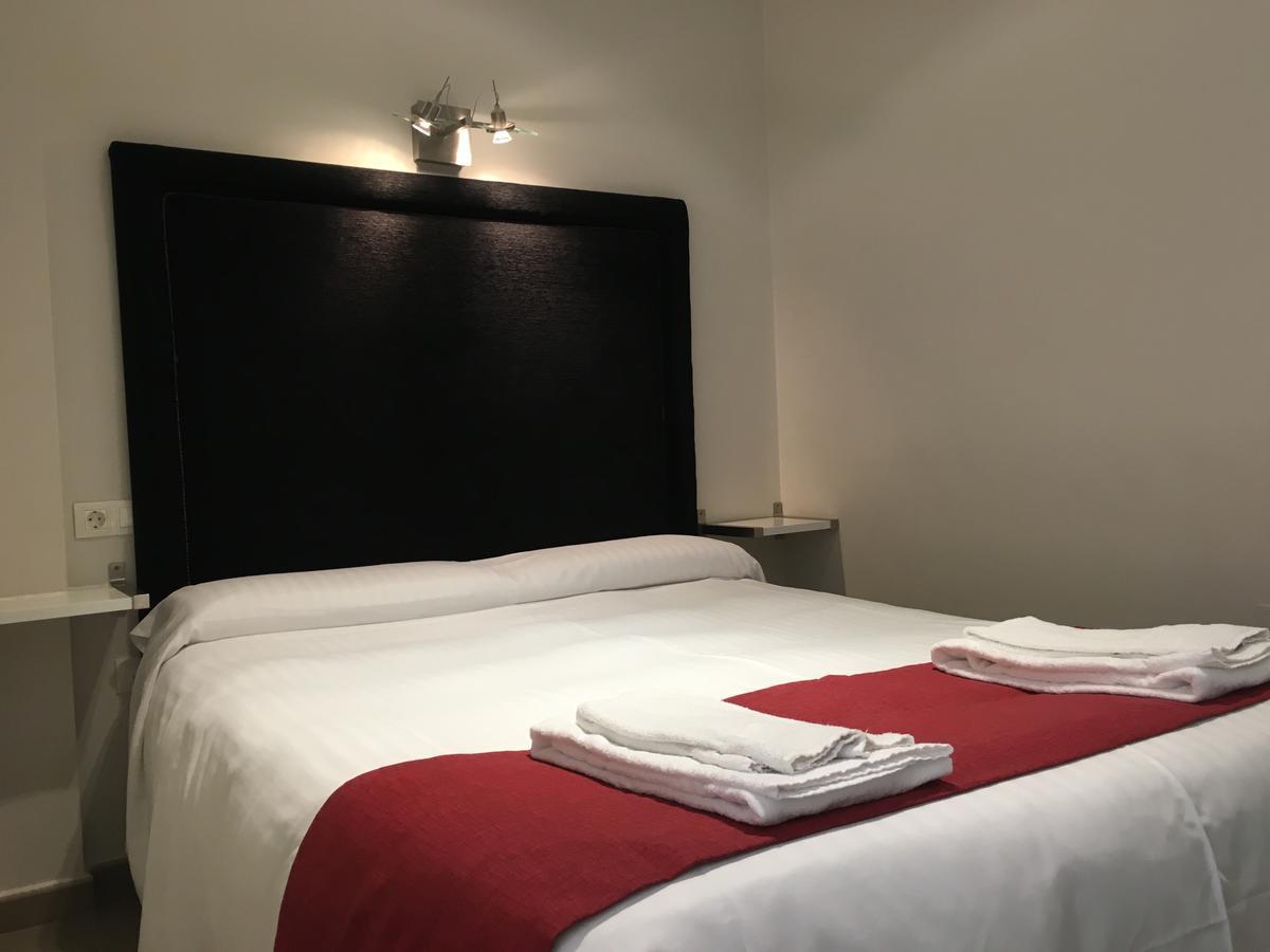 Apartamentos Pinar Malaga Centro Esterno foto