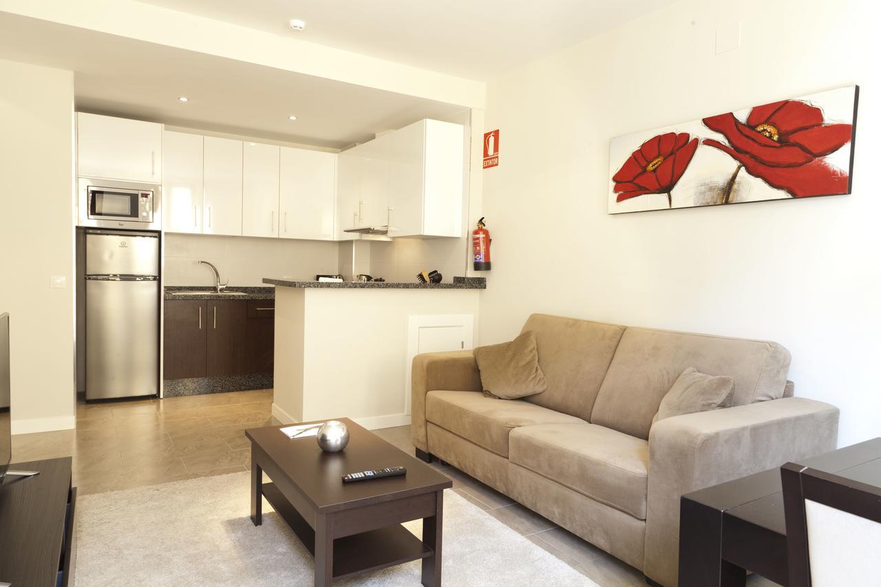 Apartamentos Pinar Malaga Centro Esterno foto